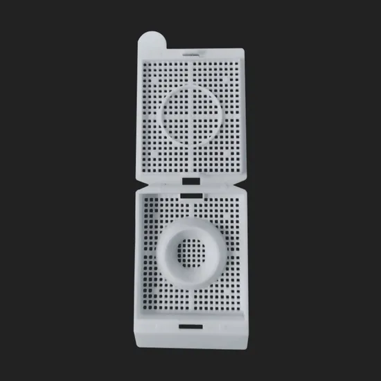 Č&iacute;na v&yacute;robci Plastov&aacute; biopsick&aacute; tk&aacute;ň zabudov&aacute;n&iacute; kazety použ&iacute;van&eacute; pro kontrolu kvality